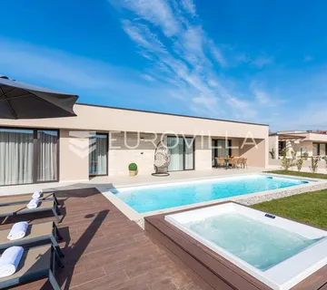 Istra, Labinci, moderna prizemnica s bazenom i jacuzziem za dugoročni najam - cover