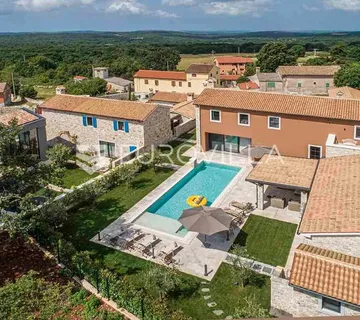 Istra, Kanfanar, komplex  prekrasnih kamenih kuća 1561 m2 na velikoj okućnici - cover