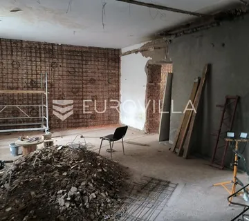 Zagreb, Palmotićeva, prostran četverosoban stan, trenutno roh bau, 163 m² - cover