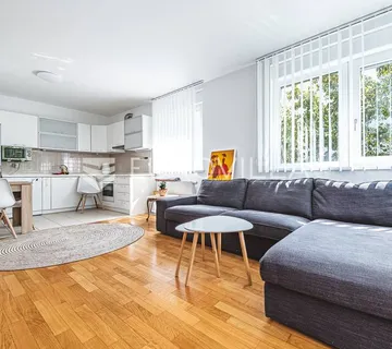 Sveta Nedelja, Hoto Vile, moderno uređen dvosobni stan 58 m² - cover