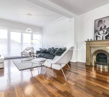 Pantovčak četverosobni penthouse za najam u urbanoj vili na Zelengaju - Zagreb