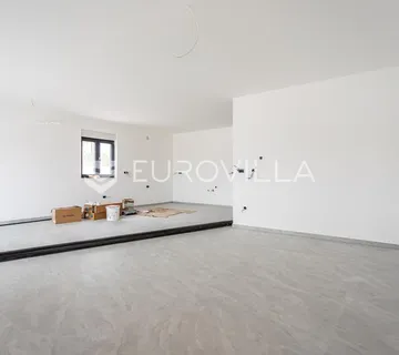 Vodice, prostran trosoban stan, 172,73 m²