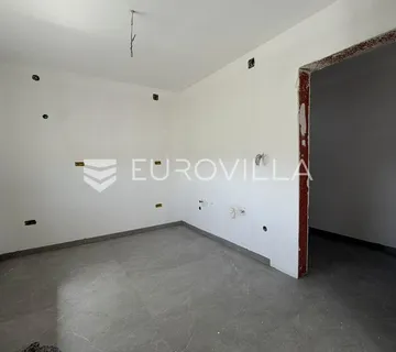 Đakovo, Dračice, moderan četverosoban stan na 1. katu urbane vile