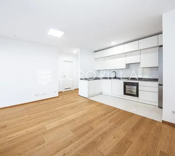 Zagreb, Črnomerec, odličan poslovni prostor NKP 66 m2 + GPM