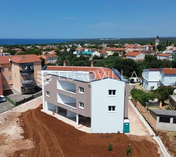 Istra, Peroj, kvalitetan dvosoban stan u novogradnji s garažom na mirnoj lokaciji - Peroj, Vodnjan