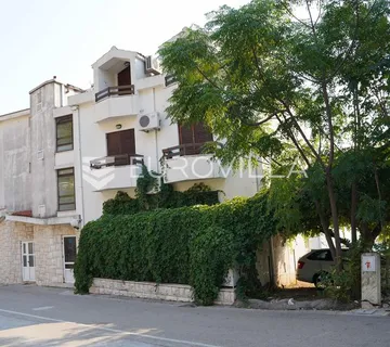 Gradac, Hotel-Pansion na samom moru - cover