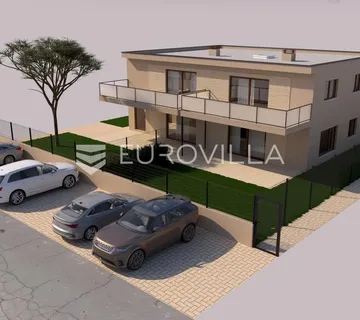 Poreč, Vrvari, moderan stan u novogradnji s vrtom