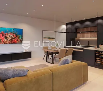 Istra, Rovinj, luksuzan stan s vrtom, 300 m od mora
