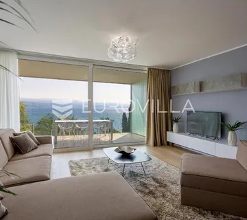 Opatija, Punta Kolova, luksuzan stan s bazenom 84 m²
