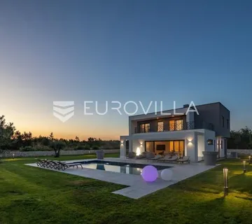 Istra, Svetvinčenat, luksuzna villa modernog dizajna - cover