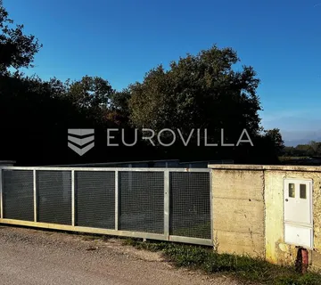 Istra, Šurida, građevinsko zemljište 2006 m² - cover