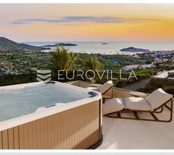 Primošten, penthouse na 3. katu novogradnje s pogledom na more