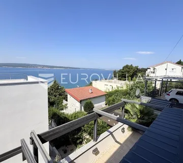 Crikvenica, ekskluzivno, stan sa pogledom na more samo 50 m od plaže, trosoban 102 m², loggia