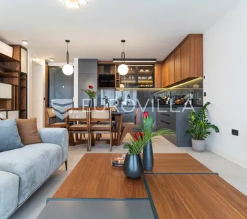 Istra, Rovinj, najam dvosobnog luksuznog stana 76 m² na top lokaciji - cover