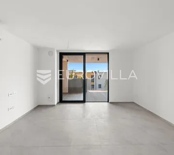 Istra, Novigrad, stan s 2 spavaće sobe u prizemlju 134 m² 2 parkirna mjesta