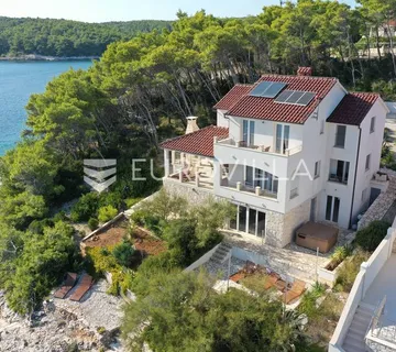Korčula, lijepa kuća u prvom redu do mora, 250m2 - cover
