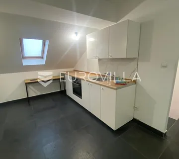 Cestica, kuća za smještaj radnika