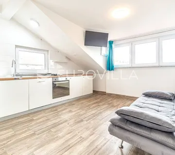 Zagreb, Mandaličina, simpatičan 3 sobni stan sa balkonom, 50 m² - cover