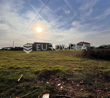 Marčana, Loborika, građevinsko zemljište 500 m² na odličnoj lokaciji s putem - cover