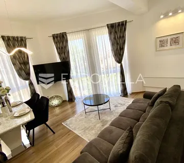 Istra, Pula, luksuzan, moderno opremljen trosoban stan 85 m² - cover