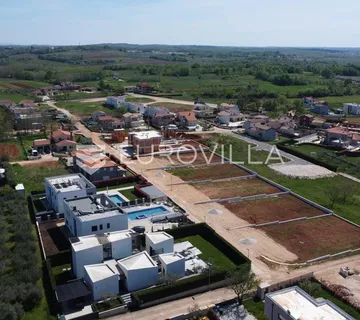 Istra, Kaštelir, građevinsko zemljište 4054m2 s projektom i pravomoćnom građevinskom dozvolom - cover