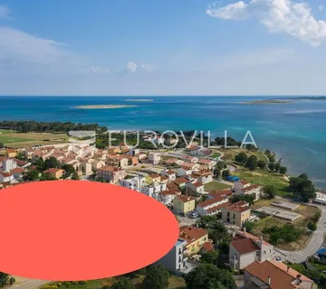 Medulin, manja samostojeća kuća NKP 121 m2 na svega 150 m od mora