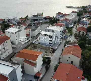 Podstrana, Strožanac, odlična samostojeća kuća, šest stambenih jedinica - cover