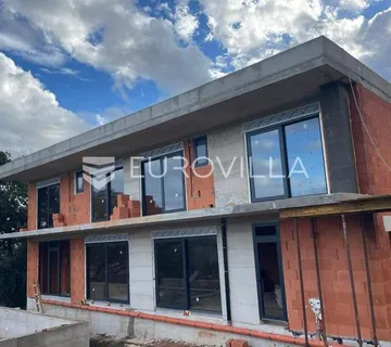 Istra, Ližnjan, kuća 180m2 modernog koncepta s bazenom i pogledom na more