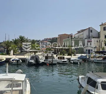 Jelsa, otok Hvar, građevinsko zemljište 10.388 m², mješovita namjena - cover