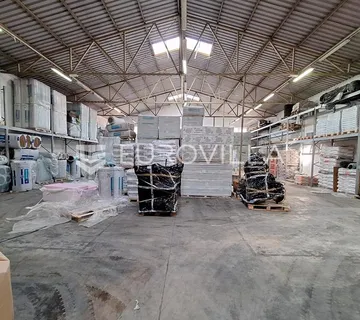 Karlovac, Ilovac, skladište, proizvodna hala 3800 m² na parceli 9150 m², odlična lokacija