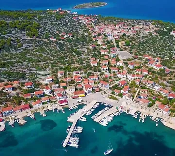 Šibenik, Kaprije, građevinsko zemljište s pogledom na more, 636 m²