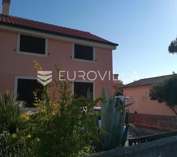 Ugljan, Muline, dvojna kuća s dva odvojena stana