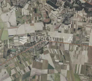Bizovac, zemljište 31.000 m2 s gospodarskim objektima