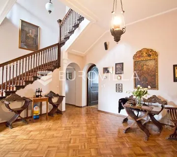 Centar grada, Preradovićeva, dvoetažan stan 250 m² - Zagreb