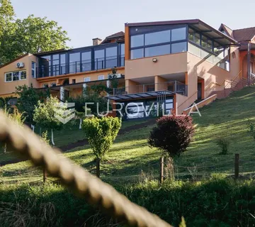 Vinkovci, Marinci, Ekskluzivna vila s bazenom 558,64 m² na zemljištu površine 7270 m² - cover