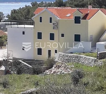 Brač, Bol, jednosoban stan u manjoj zgradi, 33 m²