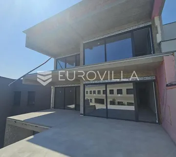 Osijek, Cvjetno naselje, moderan stan u urbanoj vili 127 m² 1. kat - cover