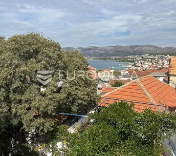 Trogir, Okrug Gornji, stara kuća u nizu površine 150 m² - cover