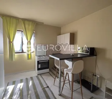Istra, Poreč okolica, prostrani stan podijeljen u 3 studio apartmana na mirnoj lokaciji - Žbandaj, Poreč