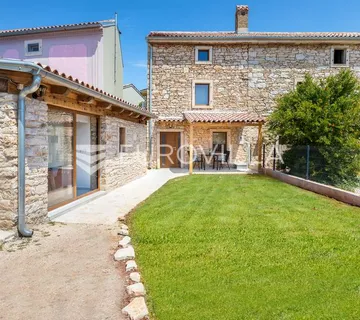 Šišan, renovirana istarska kamena kuća s 3 aprtmana