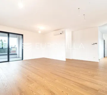 Zagreb, Zvonimirova, prostran poslovni prostor s 2 garažna parkirna mjesta, 188 m²
