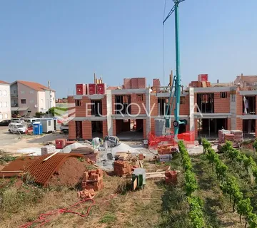 Istra, Poreč - rustikalna kuća u nizu u blizini centra