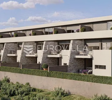Umag, Zambratija: Moderna kuća u nizu s otvorenim pogledom na more, 200 m od obale - Zambratija, Umag