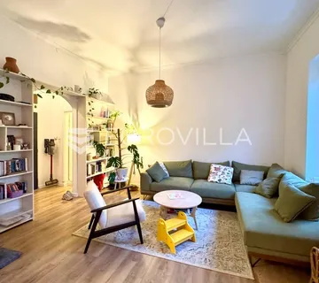 Istra, Pula, predivan renovirani austrougarski stan na traženoj lokaciji