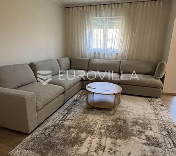 Pula, Stoja, moderan i potpuno renoviran stan s balkonom