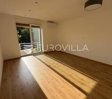 Rijeka, Vojak, adaptiran stan površine 97 m² s balkonom - cover