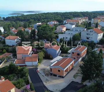 Medulin, Premantura, dvojne vile s potencijalom i direktnim pogledom na more - cover