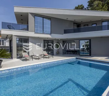 Podstrana, luksuzna novoizgrađena vila površine 300 m²