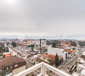 Varaždin, Centar, prostrani trosoban stan površine 82 m² s očaravajućim pogledom
