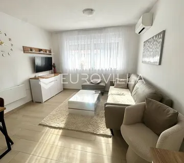 Istra, Pula, predivan stan u novogradnji s vrtom i parkingom
